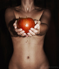 Femme à la Pomme